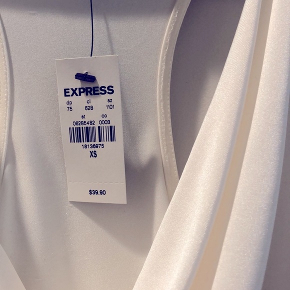 Express White Scoop Neck Top NWT Size XS - Picture 2 of 4